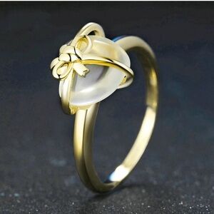 Elegant Gold and Pearl Bow Ring